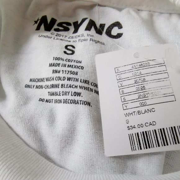 🆕💎Rare Urban Outfitters *NSYNC Home For the Holidays Graphic Tee - Picture 2 of 4